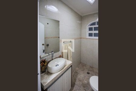 Casa à venda com 300m², 3 quartos e 2 vagas Casa à venda com 300m², 3 quartos e 2 vagasLavabo