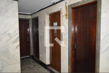 Apartamento à venda com 35m², 1 quarto e 1 vagaElevadores