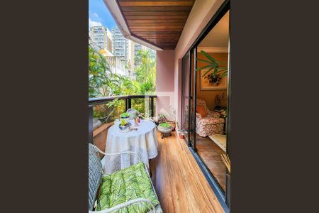 Apartamento à venda com 147m², 3 quartos e 3 vagasVaranda