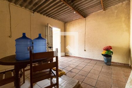 Casa à venda com 167m², 4 quartos e 4 vagas Casa à venda com 167m², 4 quartos e 4 vagasQuarto e Cozinha da Edícula