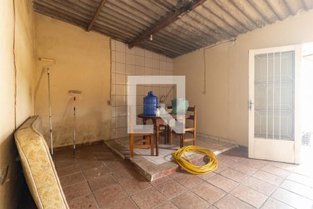 Casa à venda com 167m², 4 quartos e 4 vagas Casa à venda com 167m², 4 quartos e 4 vagasQuarto e Cozinha da Edícula