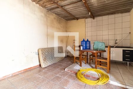Casa à venda com 167m², 4 quartos e 4 vagas Casa à venda com 167m², 4 quartos e 4 vagasQuarto e Cozinha da Edícula