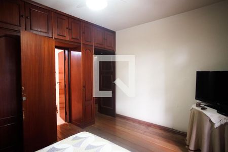Casa à venda com 398m², 4 quartos e 5 vagasSuíte 2 