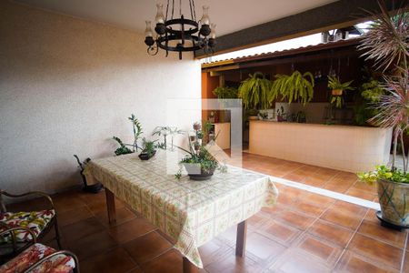 Casa à venda com 398m², 4 quartos e 5 vagas Casa à venda com 398m², 4 quartos e 5 vagasVaranda