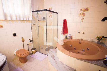 Casa à venda com 398m², 4 quartos e 5 vagasBanheiro Suíte 2 