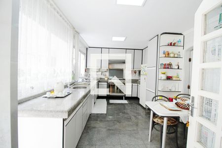 Casa à venda com 600m², 5 quartos e 4 vagas