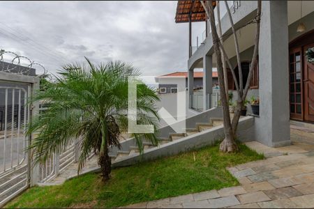 Casa à venda com 355m², 4 quartos e 4 vagas Casa à venda com 355m², 4 quartos e 4 vagasEntrada - Varanda