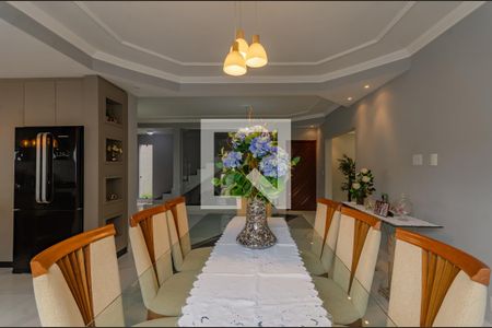 Casa à venda com 355m², 4 quartos e 4 vagas Casa à venda com 355m², 4 quartos e 4 vagasSala de jantar
