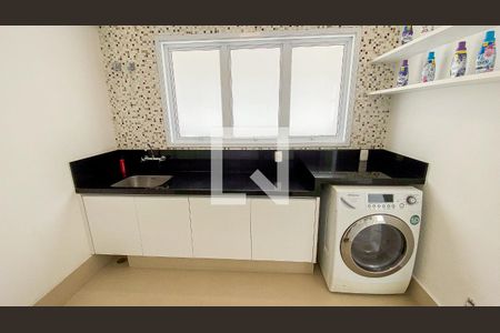 Casa à venda com 560m², 6 quartos e 25 vagas Casa à venda com 560m², 6 quartos e 25 vagasÁrea de Serviço