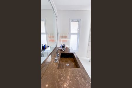 Casa à venda com 560m², 6 quartos e 25 vagas Casa à venda com 560m², 6 quartos e 25 vagasBanheiro da Suíte 1