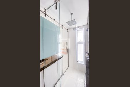 Casa à venda com 560m², 6 quartos e 25 vagas Casa à venda com 560m², 6 quartos e 25 vagasBanheiro da Suíte 1