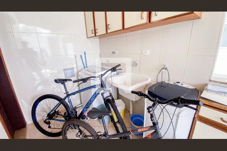 Casa à venda com 560m², 6 quartos e 25 vagas Casa à venda com 560m², 6 quartos e 25 vagasÁrea de Serviço