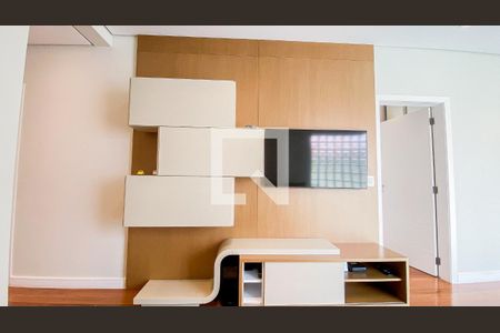 Casa à venda com 560m², 6 quartos e 25 vagas Casa à venda com 560m², 6 quartos e 25 vagasSala Tv