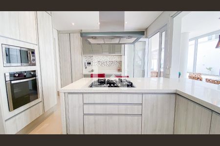 Casa à venda com 560m², 6 quartos e 25 vagas Casa à venda com 560m², 6 quartos e 25 vagasCozinha