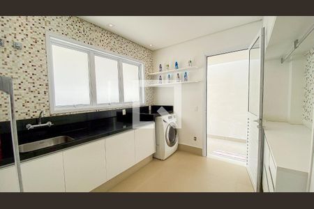 Casa à venda com 560m², 6 quartos e 25 vagas Casa à venda com 560m², 6 quartos e 25 vagasÁrea de Serviço