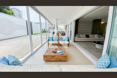 Casa à venda com 560m², 6 quartos e 25 vagas Casa à venda com 560m², 6 quartos e 25 vagasVaranda gourmet