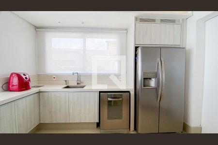 Casa à venda com 560m², 6 quartos e 25 vagas Casa à venda com 560m², 6 quartos e 25 vagasCozinha