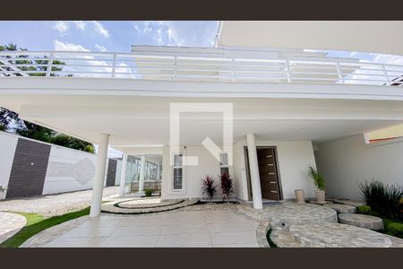 Casa à venda com 560m², 6 quartos e 25 vagas Casa à venda com 560m², 6 quartos e 25 vagasQuintal - Garagem