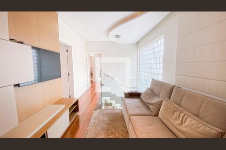 Casa à venda com 560m², 6 quartos e 25 vagas Casa à venda com 560m², 6 quartos e 25 vagasSala Tv