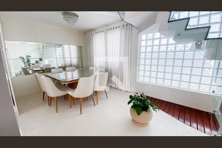 Casa à venda com 560m², 6 quartos e 25 vagas Casa à venda com 560m², 6 quartos e 25 vagasSala - Sala de Estar - Sala de Jantar