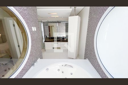 Casa à venda com 560m², 6 quartos e 25 vagas Casa à venda com 560m², 6 quartos e 25 vagasBanheiro da Suíte 1