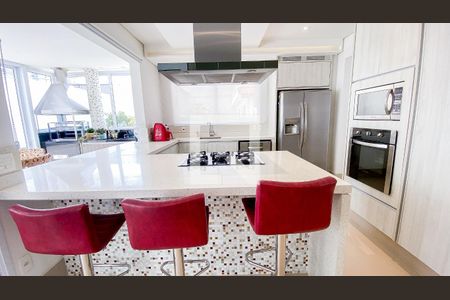 Casa à venda com 560m², 6 quartos e 25 vagas Casa à venda com 560m², 6 quartos e 25 vagasCozinha