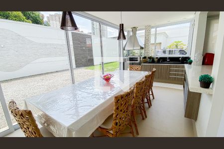 Casa à venda com 560m², 6 quartos e 25 vagas Casa à venda com 560m², 6 quartos e 25 vagasVaranda gourmet