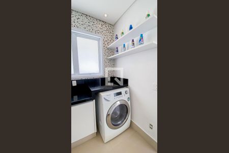 Casa à venda com 560m², 6 quartos e 25 vagas Casa à venda com 560m², 6 quartos e 25 vagasÁrea de Serviço