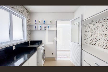 Casa à venda com 560m², 6 quartos e 25 vagas Casa à venda com 560m², 6 quartos e 25 vagasÁrea de Serviço