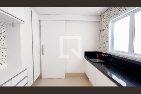 Casa à venda com 560m², 6 quartos e 25 vagas Casa à venda com 560m², 6 quartos e 25 vagasÁrea de Serviço