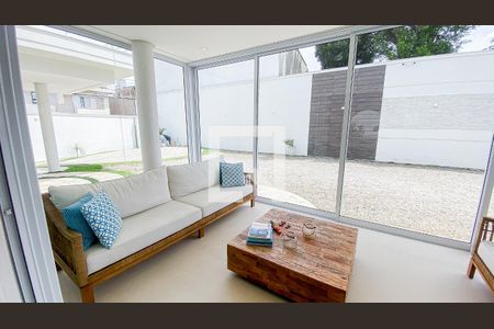 Casa à venda com 560m², 6 quartos e 25 vagas Casa à venda com 560m², 6 quartos e 25 vagasVaranda gourmet