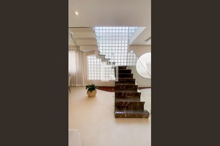 Casa à venda com 560m², 6 quartos e 25 vagas Casa à venda com 560m², 6 quartos e 25 vagasSala - Sala de Estar - Sala de Jantar