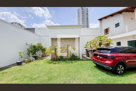 Casa à venda com 560m², 6 quartos e 25 vagas Casa à venda com 560m², 6 quartos e 25 vagasQuintal