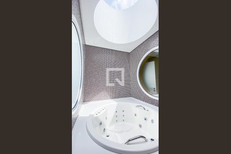 Casa à venda com 560m², 6 quartos e 25 vagas Casa à venda com 560m², 6 quartos e 25 vagasBanheiro da Suíte 1