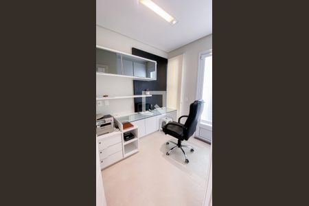 Casa à venda com 560m², 6 quartos e 25 vagas Casa à venda com 560m², 6 quartos e 25 vagasEscritório