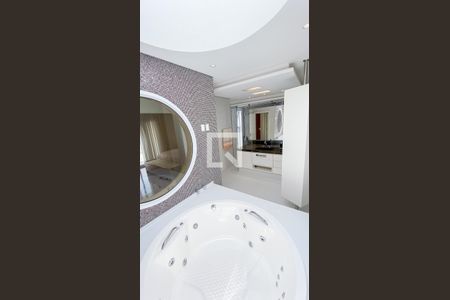 Casa à venda com 560m², 6 quartos e 25 vagas Casa à venda com 560m², 6 quartos e 25 vagasBanheiro da Suíte 1