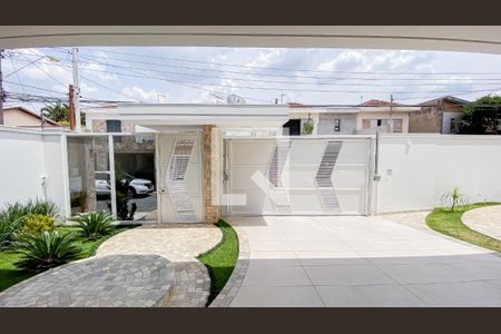 Casa à venda com 560m², 6 quartos e 25 vagas Casa à venda com 560m², 6 quartos e 25 vagasQuintal - Garagem