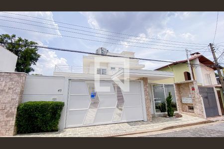 Casa à venda com 560m², 6 quartos e 25 vagas Casa à venda com 560m², 6 quartos e 25 vagasFachada