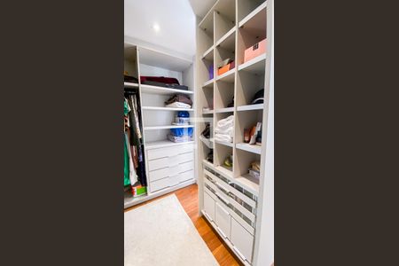 Casa à venda com 560m², 6 quartos e 25 vagas Casa à venda com 560m², 6 quartos e 25 vagasCloset da suíte 1