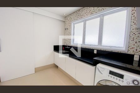 Casa à venda com 560m², 6 quartos e 25 vagas Casa à venda com 560m², 6 quartos e 25 vagasÁrea de Serviço
