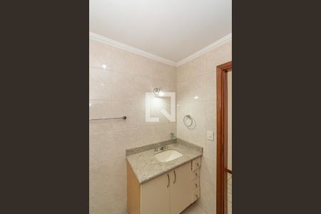 Casa à venda com 190m², 4 quartos e 3 vagas Casa à venda com 190m², 4 quartos e 3 vagasBanheiro Corredor