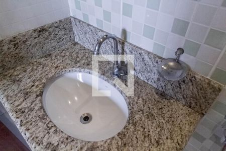 Casa à venda com 207m², 7 quartos e 4 vagasBanheiro da suíte 2