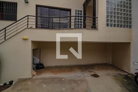 Casa à venda com 180m², 3 quartos e 4 vagas Casa à venda com 180m², 3 quartos e 4 vagasGaragem