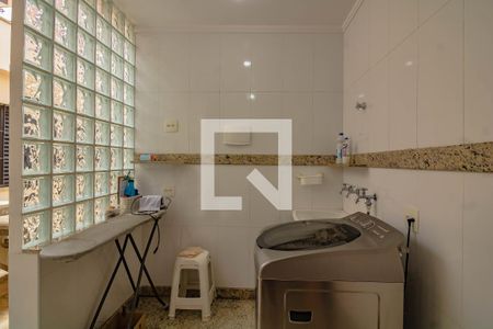 Casa à venda com 180m², 3 quartos e 4 vagas Casa à venda com 180m², 3 quartos e 4 vagasÁrea de serviço