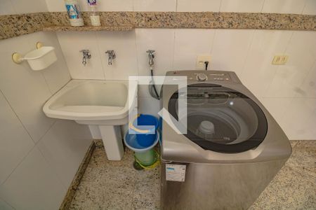 Casa à venda com 180m², 3 quartos e 4 vagas Casa à venda com 180m², 3 quartos e 4 vagasÁrea de serviço