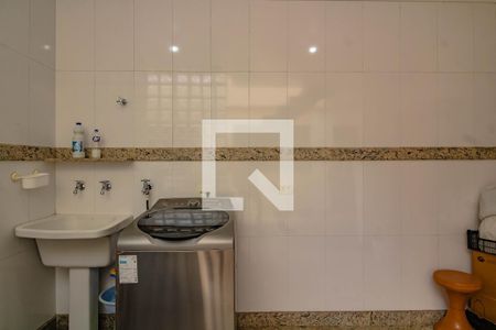 Casa à venda com 180m², 3 quartos e 4 vagas Casa à venda com 180m², 3 quartos e 4 vagasÁrea de serviço