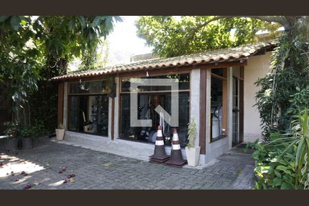 Casa à venda com 245m², 4 quartos e 5 vagasÁrea Externa