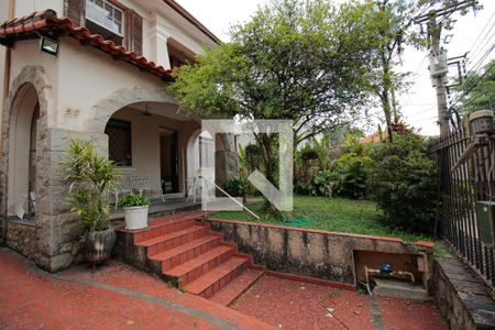 Casa à venda com 360m², 3 quartos e 3 vagas Casa à venda com 360m², 3 quartos e 3 vagasÁrea comum