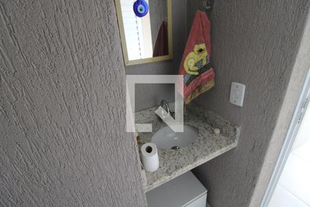 Casa de condomínio à venda com 180m², 3 quartos e 2 vagasLavabo