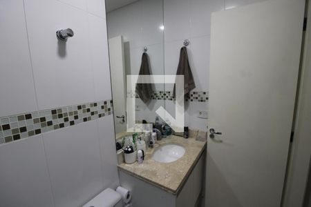 Casa de condomínio à venda com 180m², 3 quartos e 2 vagasQuarto 2 - Banheiro